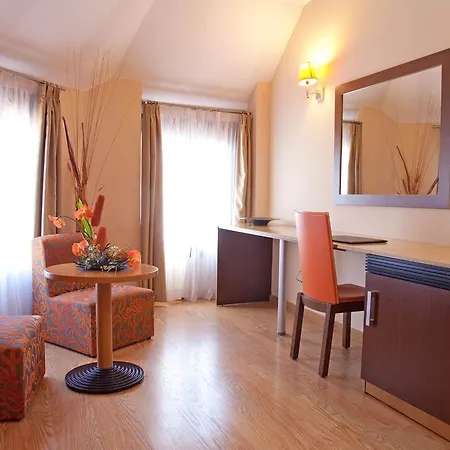 Plaza Hotel 3*