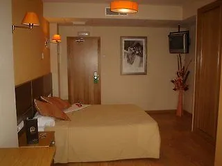 מלון Plaza 3*